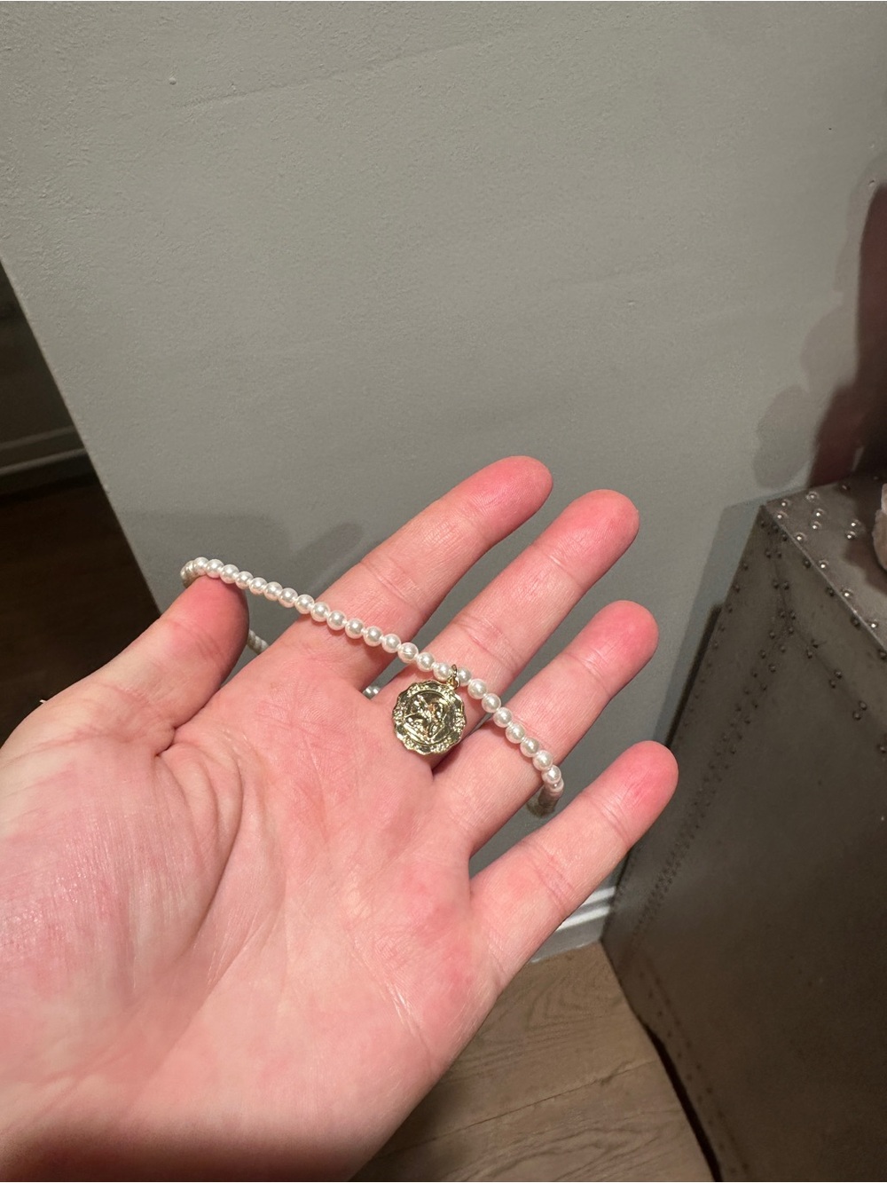 Handmade Pearl Necklace with Gold Face Pendant – Independent Artist
